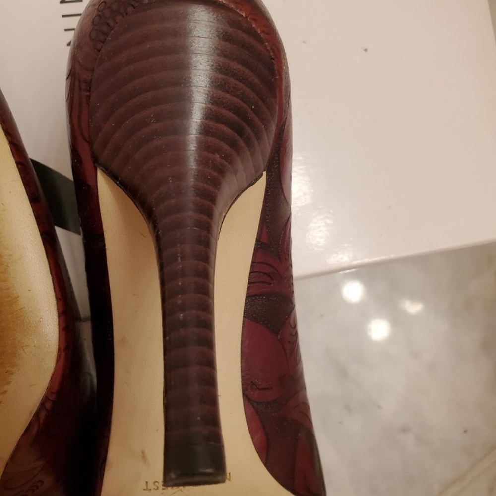 EUC Nine West Freda Heels - Picture 7 of 8